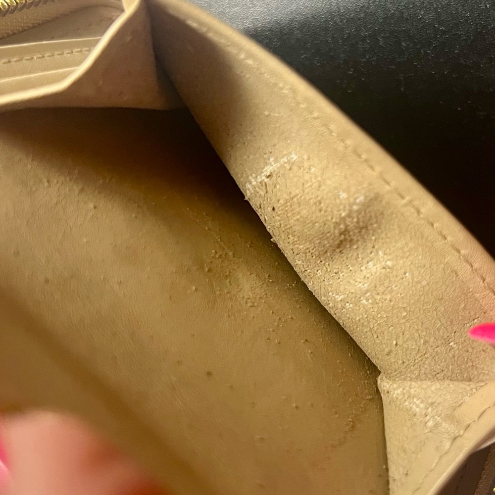 Louis Vuitton Monogram Vernis Compact Zippy wallet in a yellow patent leather - Picture 8 of 9